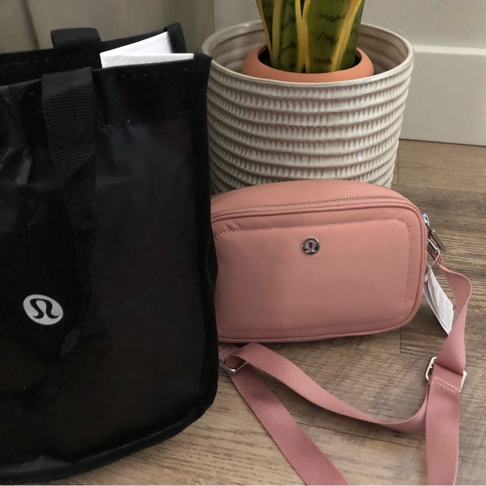 Lululemon crossbody camera bag nwt pink